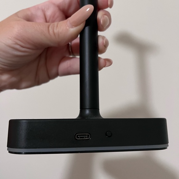 Xbox Headphone Holder & Charger - Picture 3 of 5